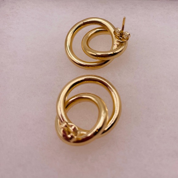 Gold Plated Interlocking Circle Earrings NWT - Picture 2 of 2